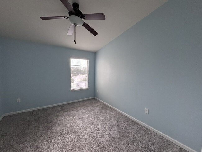 Building Photo - Spacious Townhome in Bartram Park – Privat...