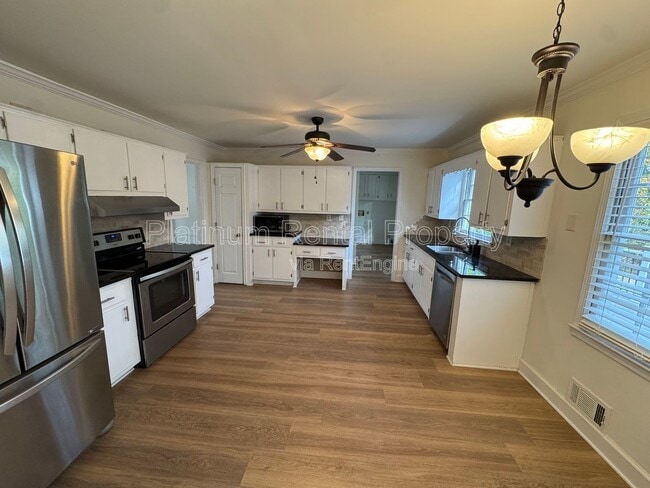 Building Photo - 4007 Shady Cir NW