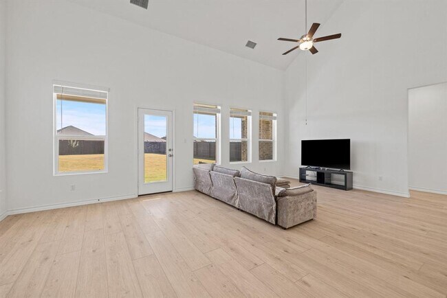 Building Photo - 1648 Tinnen House St