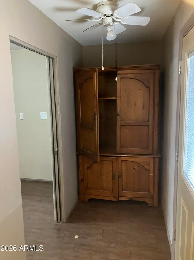 Building Photo - 7613 W Devonshire Ave