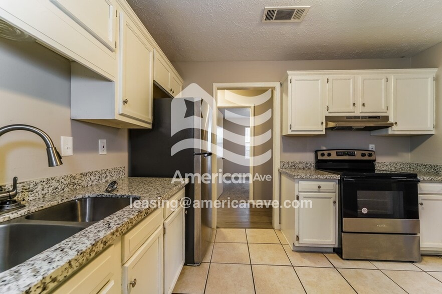 Building Photo - 814 Harvey St