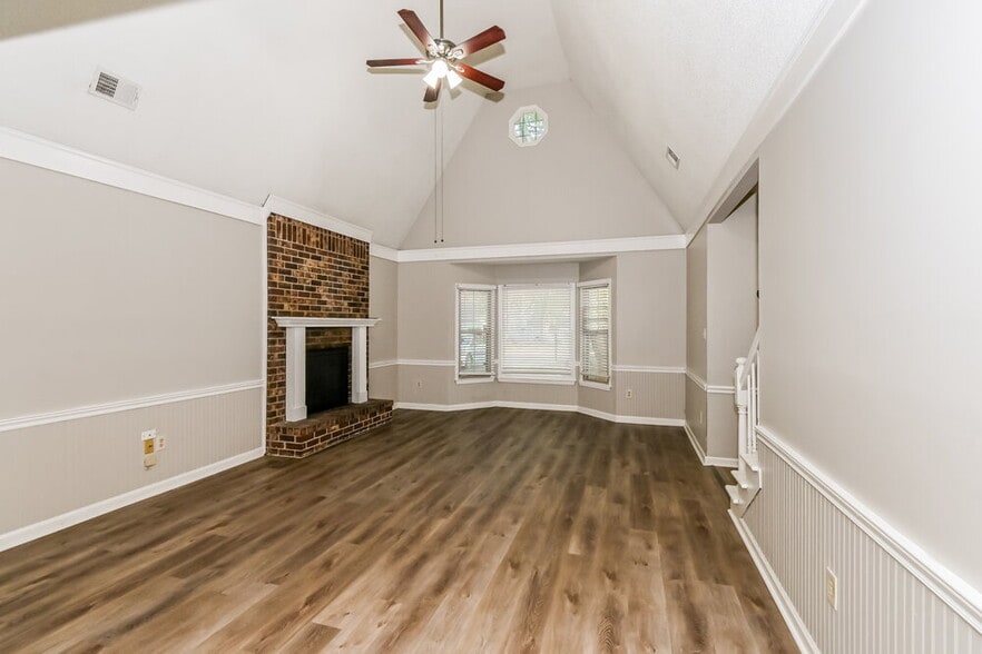 Building Photo - 861 White Pine Dr