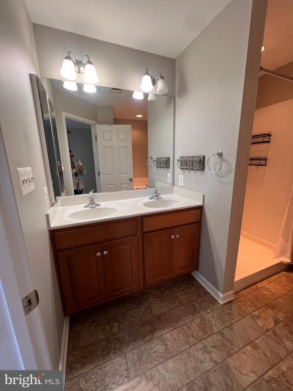 Building Photo - 1143 Mare St