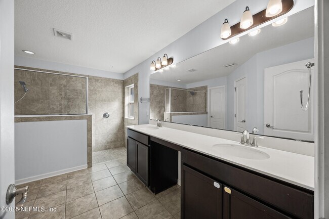 Building Photo - 2772 Bluff Estate Way