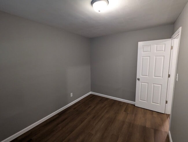 Building Photo - Out of the way 3 Bedroom