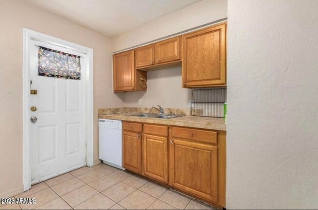 Building Photo - Nice 3 bedroom 2 bath!