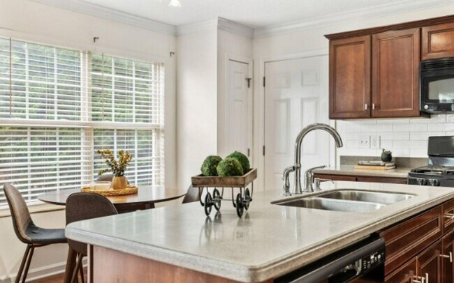 Building Photo - Knoxville 37934 - 4 bedroom 2 bath - call ...