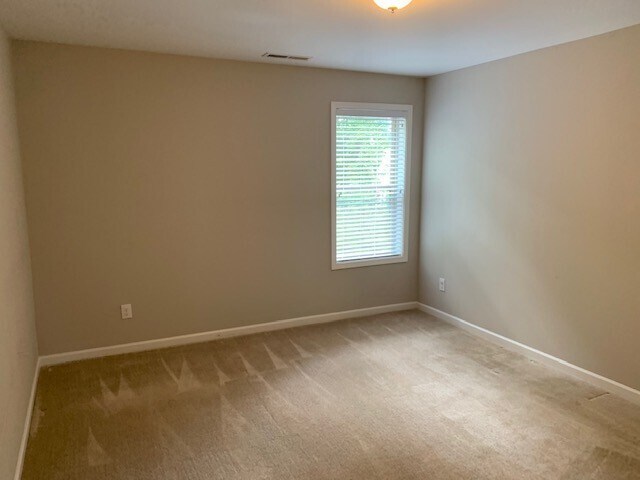 Building Photo - 1100 Broadcreek Dr