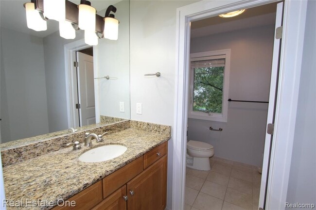 Building Photo - 1090 Oakwood Dr