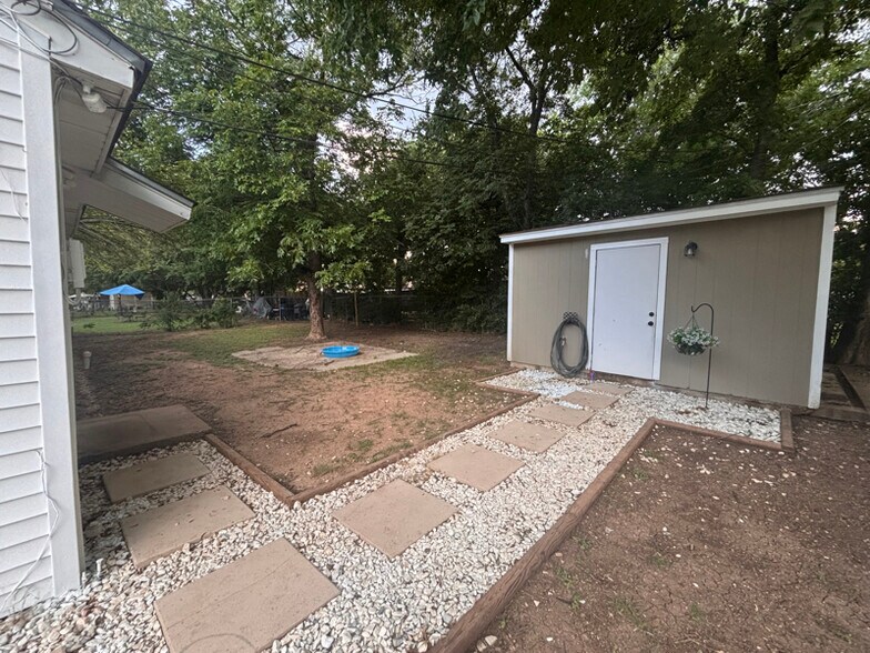 Building Photo - 1215 Middleton St