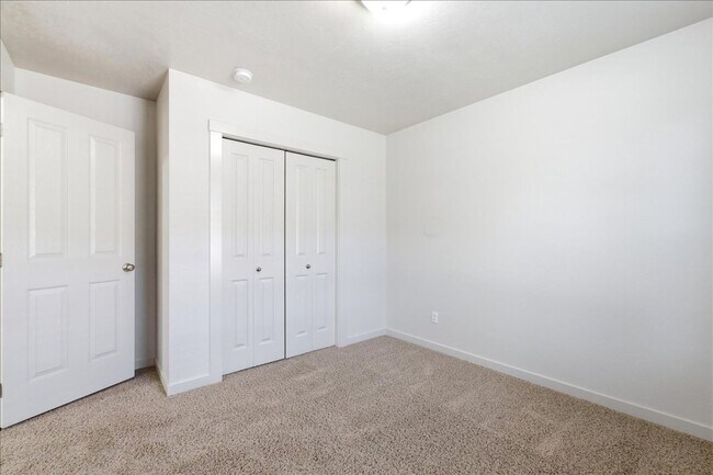 Building Photo - Single Level 3-bedroom 2-bathroom home in SW Boise