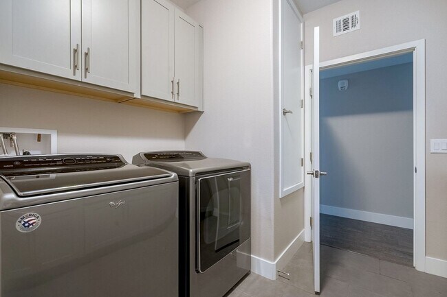 Building Photo - 845 Pantara Pl