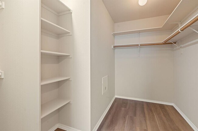 Building Photo - 10808 Chippenhook Ct