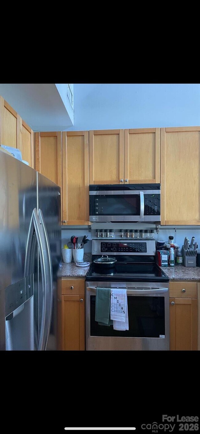 Building Photo - 115 E Park Ave