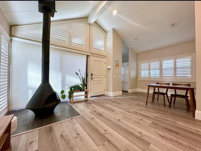 Building Photo - "Chic & Cozy 1-Bedroom Furnished Gem with ...