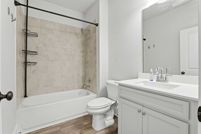 Building Photo - Newer 5BR Home in Peachtree City with Open Layout and Golf Cart Access