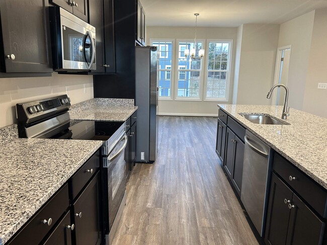 Building Photo - 424 Willowshire Ct