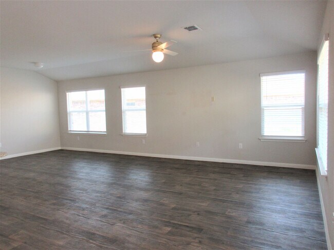 Building Photo - Home in Pioneer Crossing