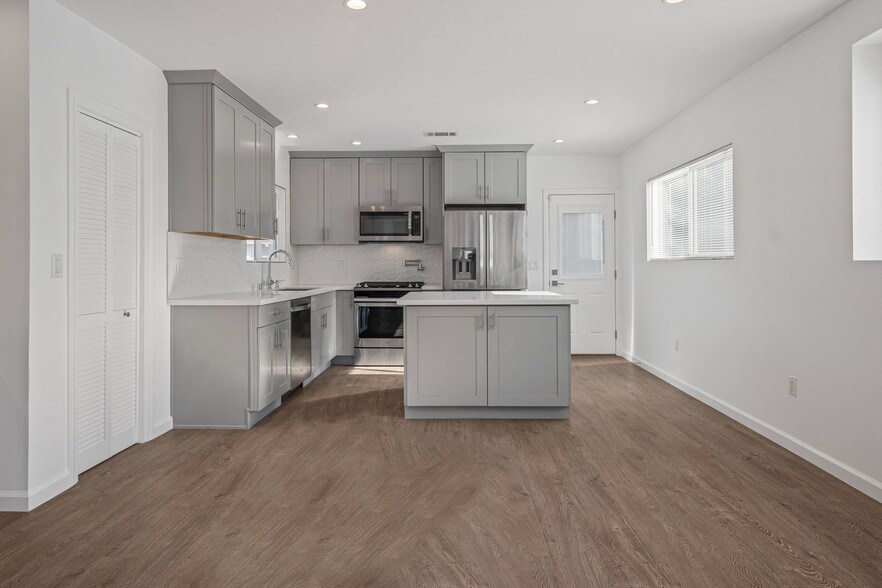 Building Photo - 1238 S Burnside Ave