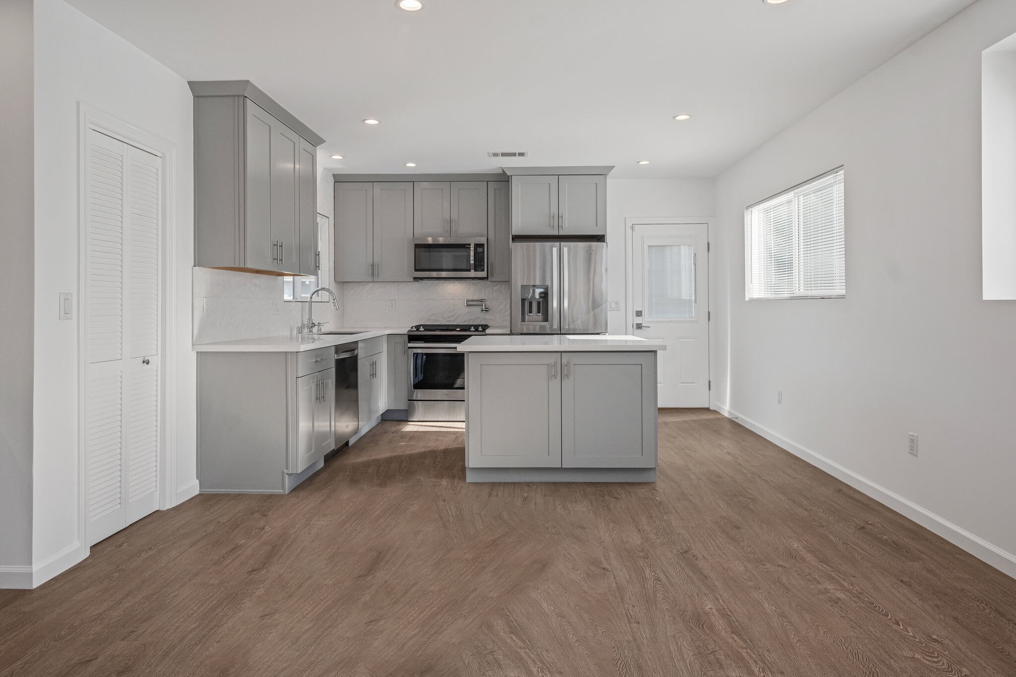 Building Photo - 1238 S Burnside Ave