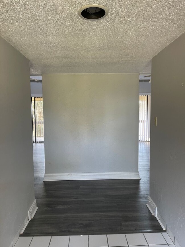 Building Photo - Charming and Spacious 1-Bedroom, 1-Bath Condo in the Highly Desirable Grenelefe Community!