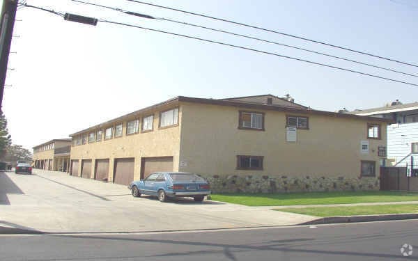 Primary Photo - 3807-3811 Bresee Ave