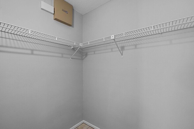 Building Photo - 5441 Lake Margaret Dr
