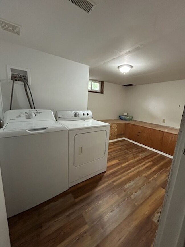 Building Photo - 224go