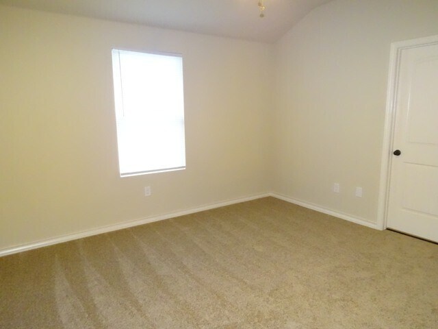 Building Photo - 7010 Lakeview Dr.