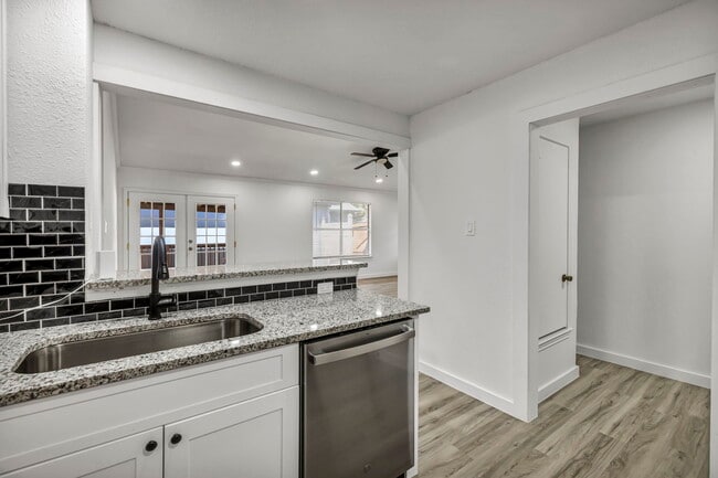 Building Photo - 5903 Kevin Kelly Pl