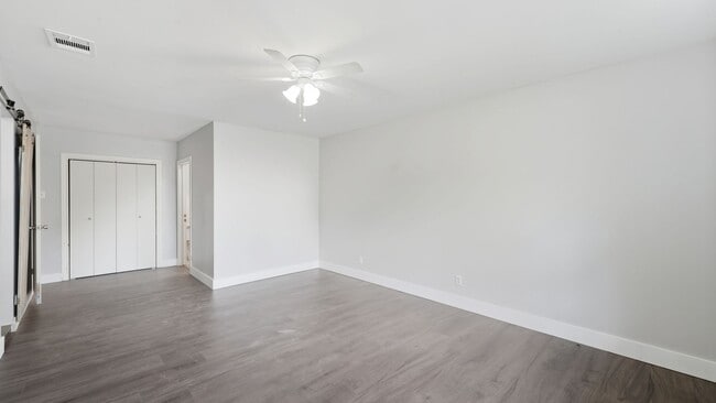 Building Photo - 200 Valley Acres Dr