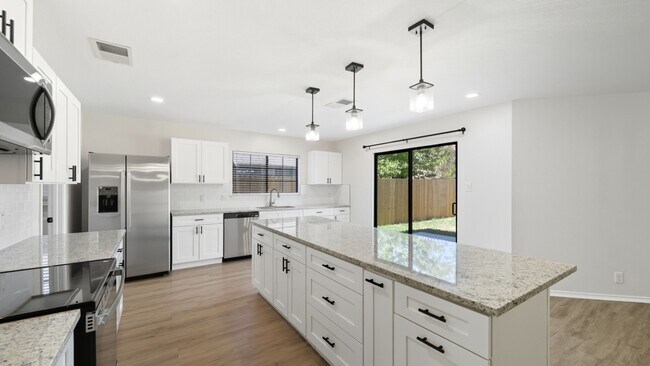 Building Photo - 1073 Stone Hollow