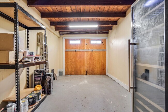 Building Photo - Updated 3 bedroom 2 bathroom single family home within walking distance to the Sonoma Town Square...