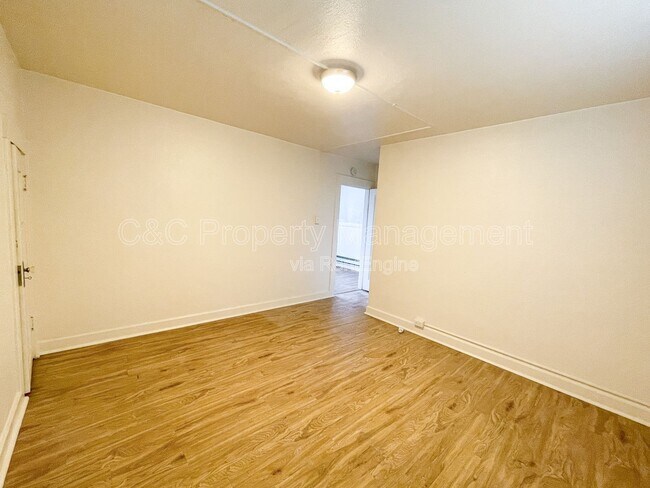 Building Photo - 464 Cortes St