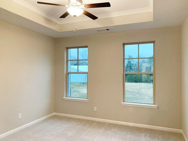 Building Photo - 6023 Skellig St