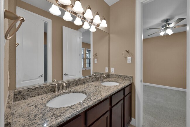Building Photo - 14546 San Pietro Dr