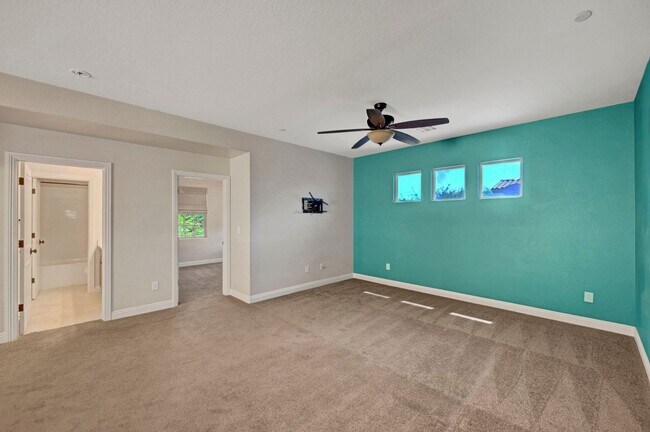 Building Photo - 4 bedroom home with 2 primary bedrooms! On...