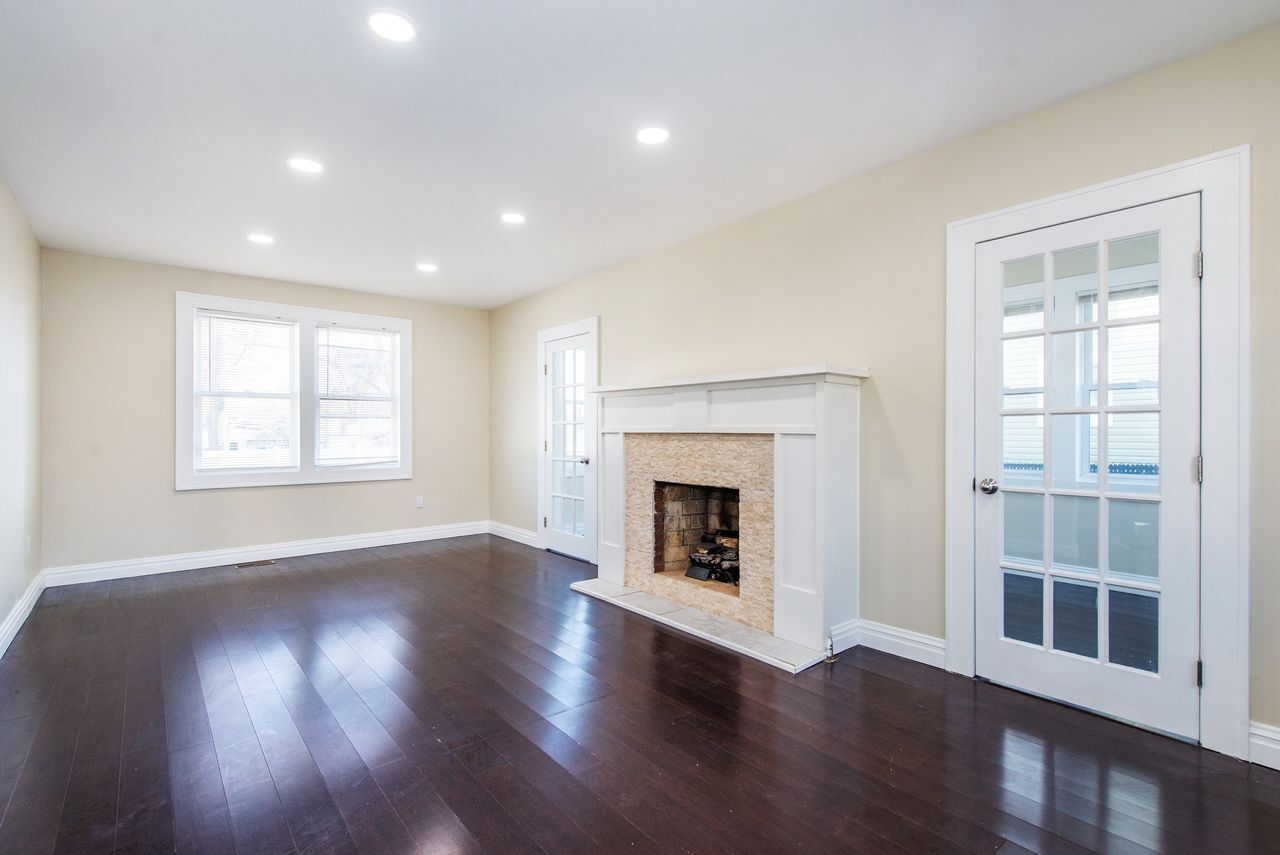 Living Room - 145 Reade St