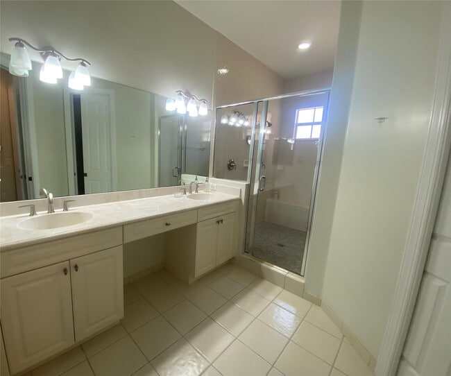 Building Photo - 8203 NW 128th Ln