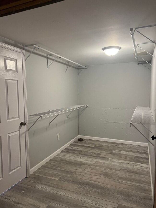 Building Photo - Updated 3BR 1BA Home w/ Garage & Updated Kitchen in Cincinnati