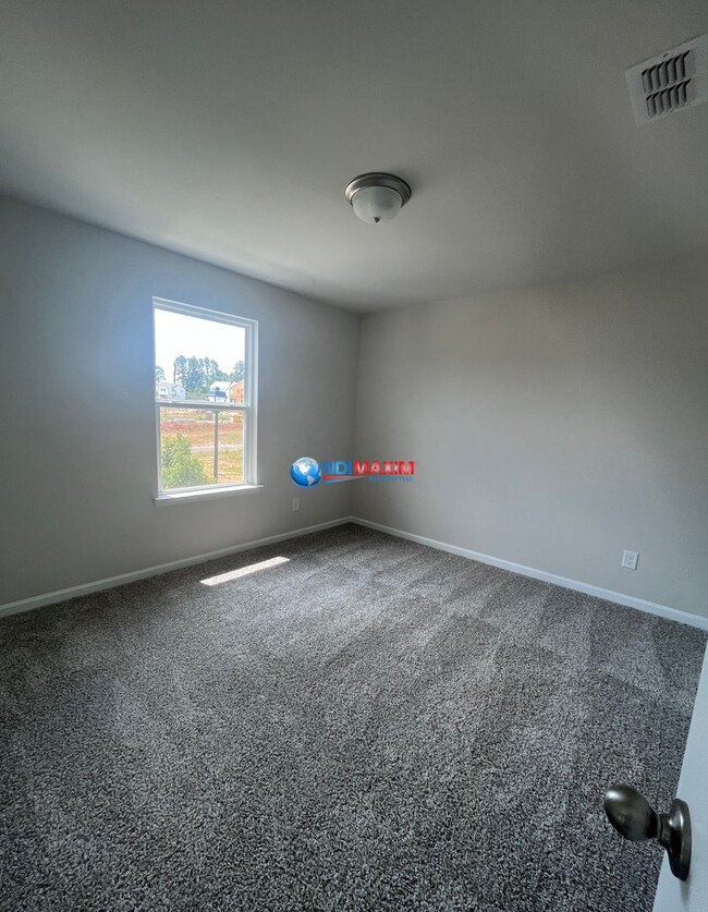 Building Photo - 4-bedroom house in gated community in Lawrenceville