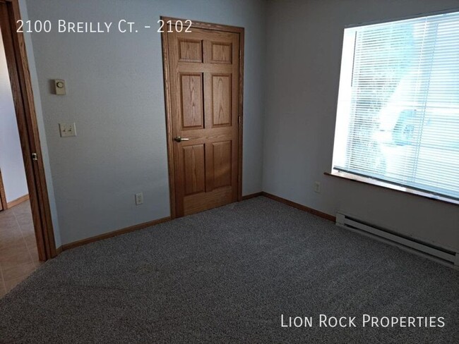 Building Photo - Spacious & Comfortable 2-Bedroom Apartment...