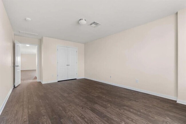 Building Photo - 1209 Laurel Oak Trail