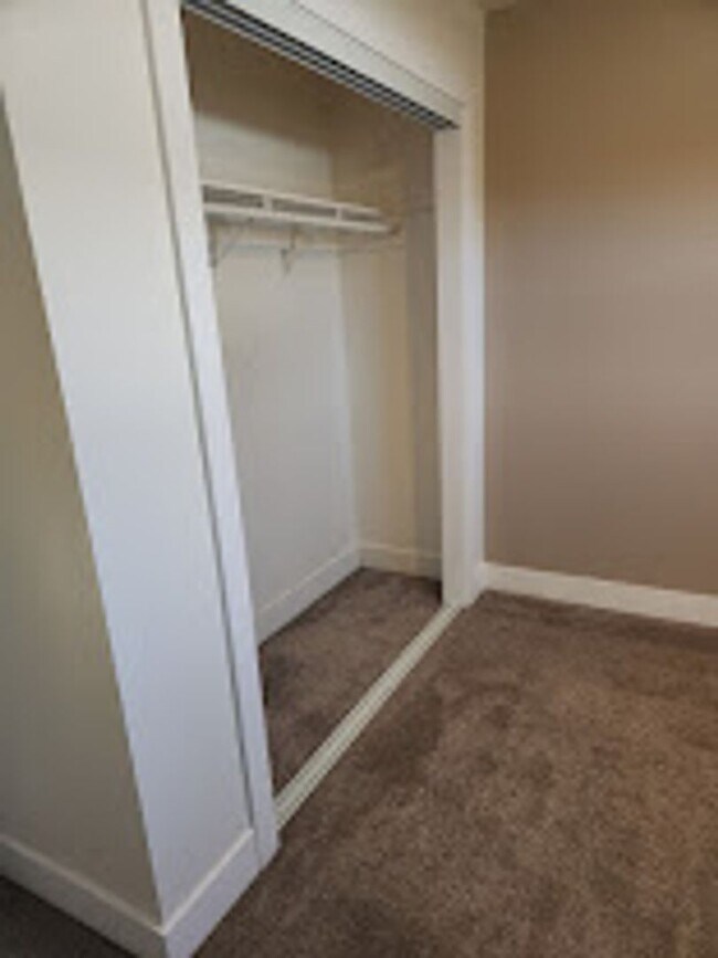 Building Photo - Classic Brick 3 bed, 1.5 bath with upgrades, fenced back yard, carport and garage.