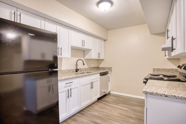 Building Photo - 5721 E Hastings Arch