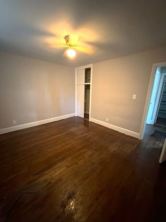 Building Photo - 3526 Eastway Dr