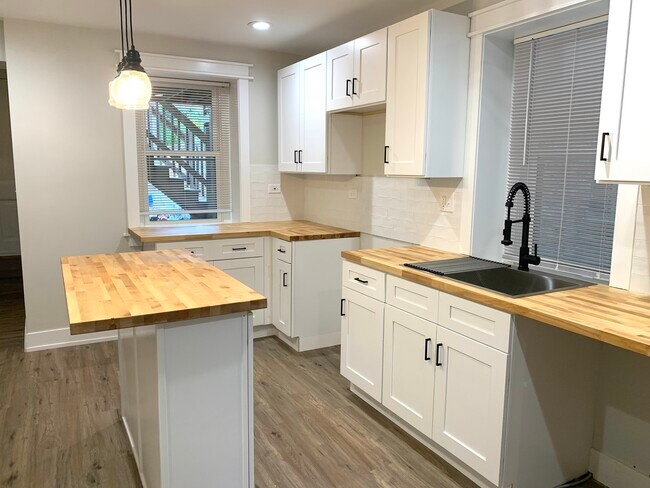 Building Photo - 1943 N Winchester Ave