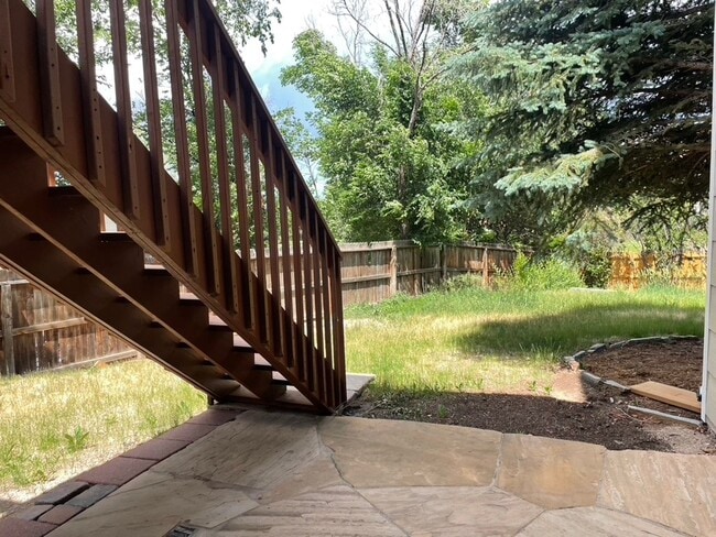 Building Photo - Spectacularly HUGE 6BD Home with Panoramic...