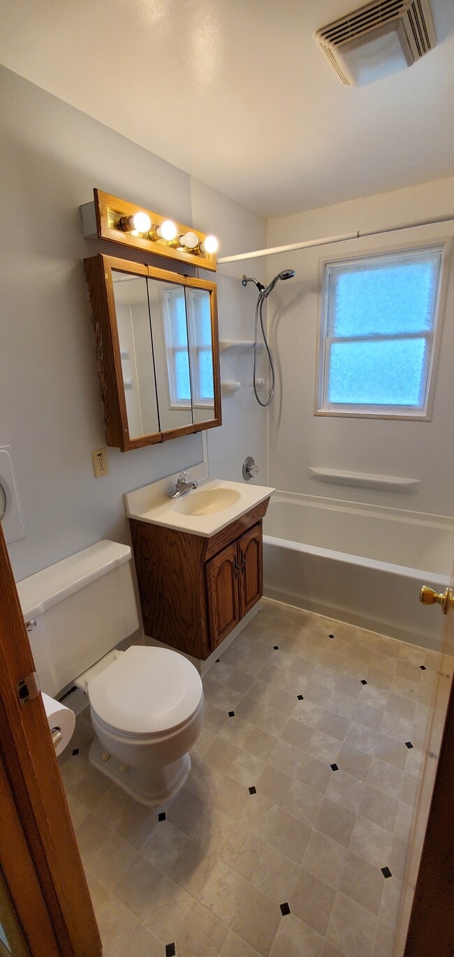 Building Photo - 1163 Higgins Ave