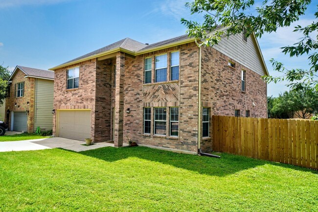 Building Photo - Stunning 4-Bedroom, 2.5-Bathroom Home in L...